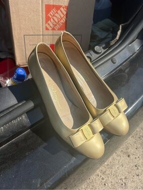 Salvatore Ferragamo Gold Vara Bow Leather Flats